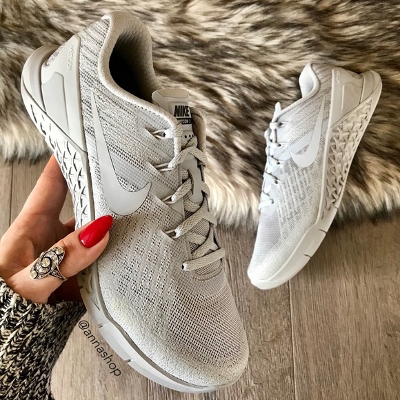 le scarpe nike nwt id personalizzato metcon 3 triple grey poshmark le scarpe nike nwt id personalizzato metcon 3 triple grey poshmark